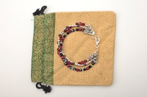 bracelet argent triple, Bohême rouge, noir et fuschia, perles d'eau douce